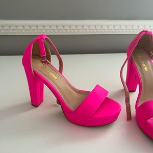 Hot pink Fashion Nova shoes size 7